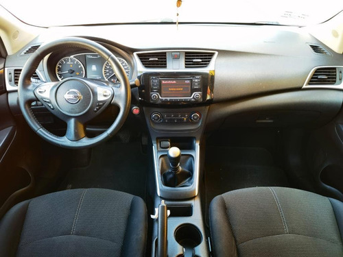 Imagen 10 de 15 de Nissan Sentra 2017 1.8 Advance Mt