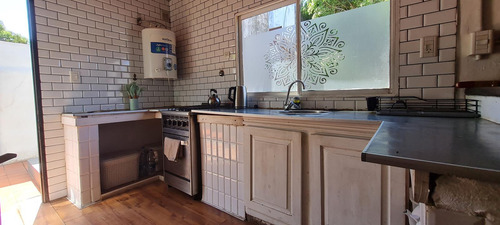 Casa Sobre Lote De 10x40 Con Gran Jardín Con Piscina - En Venta