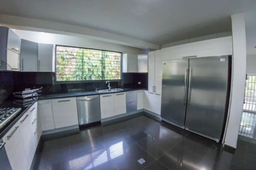 Imagen 17 de 30 de Liliana Martinez Remax Vende Casa En La Urbanizacion Altos De Guataparo Cd 10185