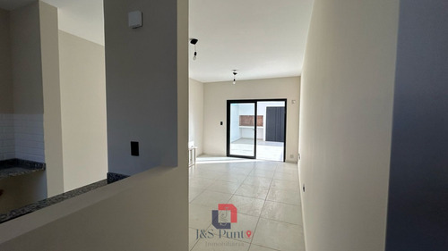 Duplex En Brisas De Manantiales .