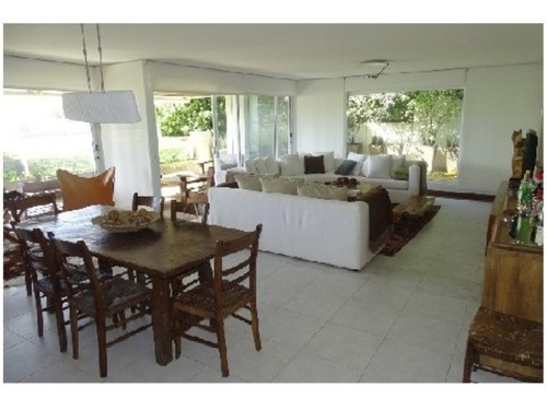 Apartamento En Venta De 3 Dormitorios En Peninsula