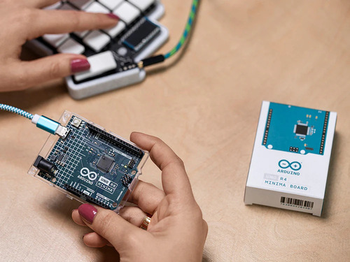 Arduino® Uno R4 Minima - Distribuidor Oficial