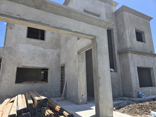 Venta Casa En Santa Ines 2 Plantas, Quincho, Parrilla, Piscina, Cochera
