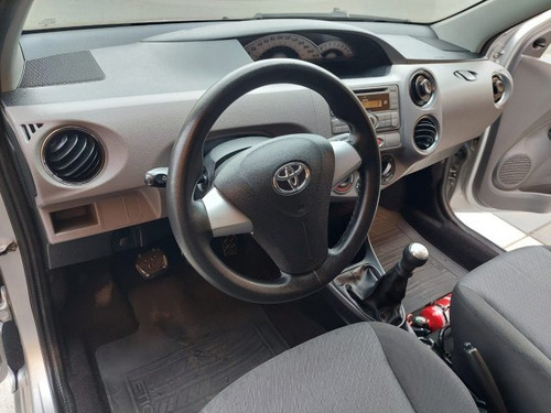 Imagem 5 de 9 de Etios Sedán 1.5 Xls Sedan 16v Flex 4p Manual