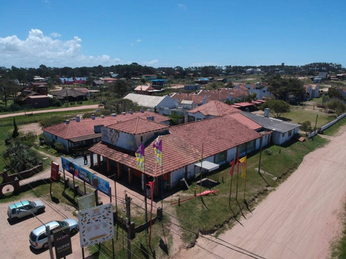 Complejo De 40 Cabañas En Centro De Punta Del Diablo, En Terreno De 10000 Metros