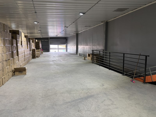 Se Arrienda Boega De 932 M2 Vespucio / A. Central