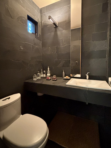 Exclusiva Casa Bdo Larrain, Un Piso, Mediterranea 6d