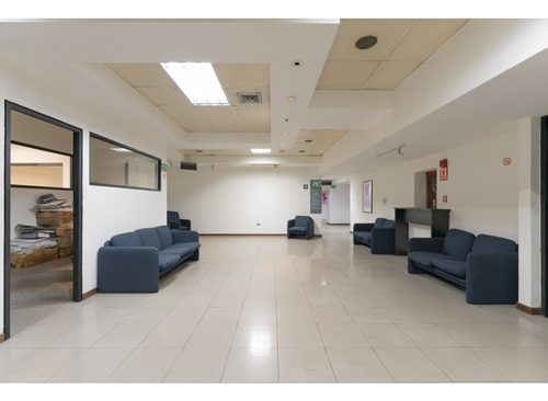 Se Vende Edf Comercial/industrial La Urbina Calle 1 78-25-05