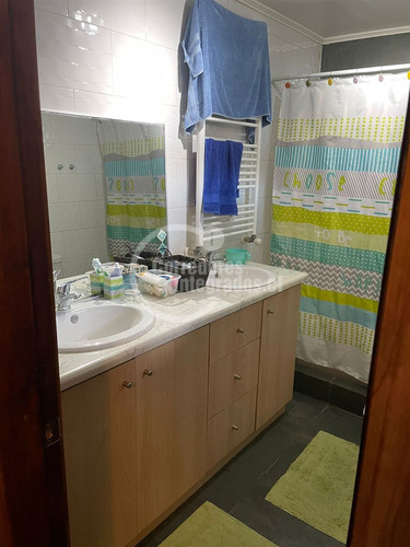 Casa En Venta De 5 Dorm. En Puerto Varas