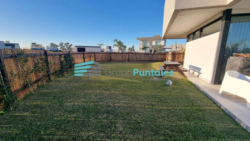 Casa En Lagos De Canning Con 4 Dormitorios Sobre Gran Lote De 940 M2