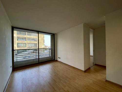 Departamento En Arriendo De 2 Dorm. En Calle Carmen