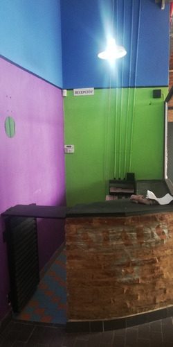 Imagen 5 de 19 de Local Comercial Y Gran Salón En Primer Piso Con Vestuarios