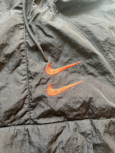 Anorak Nike Swoosh Letras Verdes