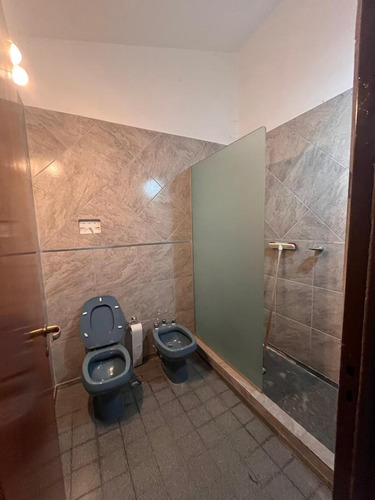 Casa En Venta En Arguello De 2 Dormitorios , Más Dúplex De 2 Dormitorios A La Calle , Ideal Inversor