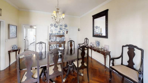 Montevideo Y Posadas - Excelente Piso De Categoría En Recoleta