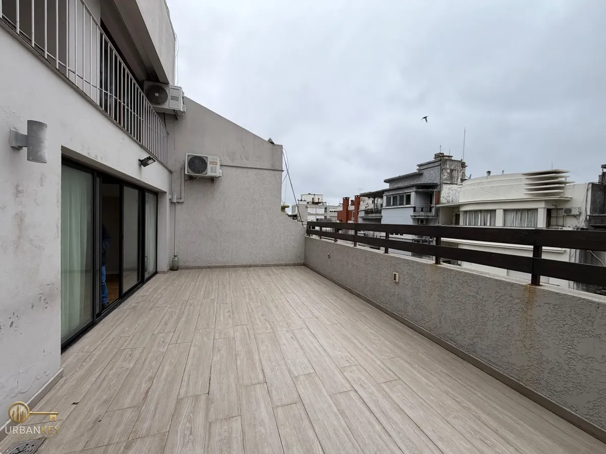 Apartamento En Alquiler 2 Dormitorios Con Gran Terraza Y Cochera En El Centro · Foto 5