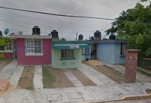 Casa En Venta En Colonia Teresa Morales De Delgado, Coatzacoalcos, Ver. Eo8