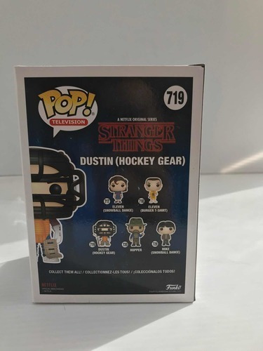 Funko Pop 719 Stranger Things Dustin Hockey Gear Exclusivo