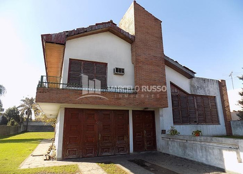 Chalet 6 Amb. S/ 2 Lotes