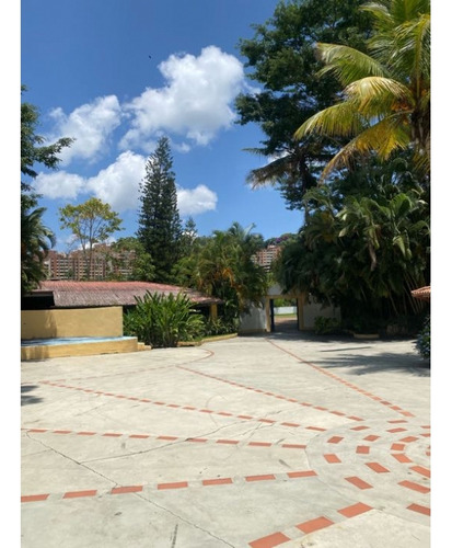 Alquilo Terreno 15.000m2 La Guairita 6011