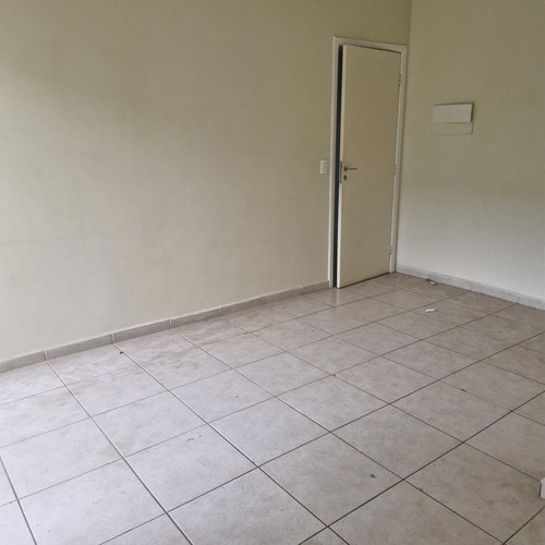 Apartamento Ótimo Investimento, Preço Direto Com O Proprietário. Imóvel Ideal Para Família, E Estudantes Que Residem Na Região E Os Pais Fazerem Um Investimento Para Os Filhos Ficarem Em Segurança.