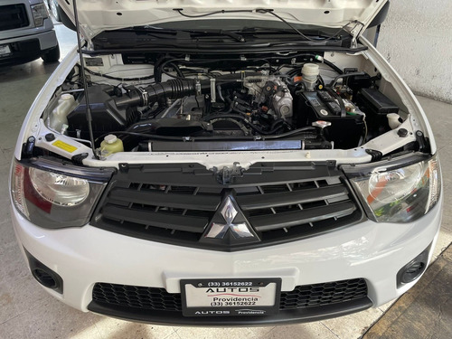 Imagen 15 de 15 de Mitsubishi L200 2.4 Mt 2015