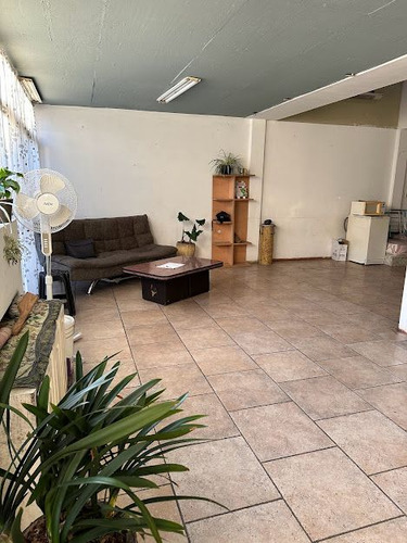 Casa En Venta De 7 Dormitorios C/ Cochera En Floresta