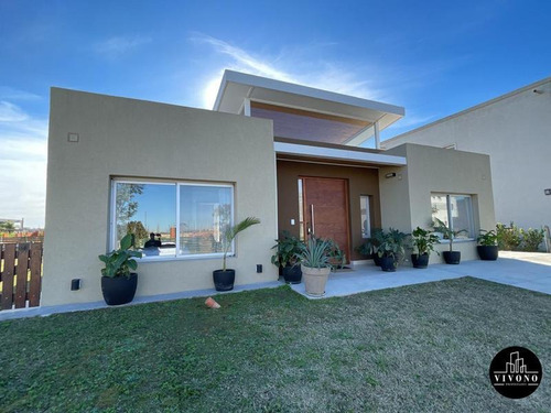 Imagen 2 de 28 de Casa - Puertos Del Lago