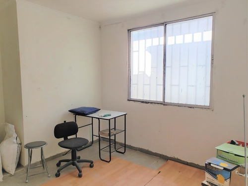Imagen 9 de 18 de Metro Las Rejas: 3 Dorm, 1 Baño, Patio Y Estacionamiento
