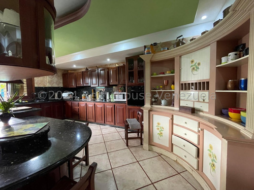 Casa Quinta En Venta Con Piscina Planta Eléctrica Excelente Distribución Cocina Empotrada Seguridad Dos Niveles Nela 24-21124