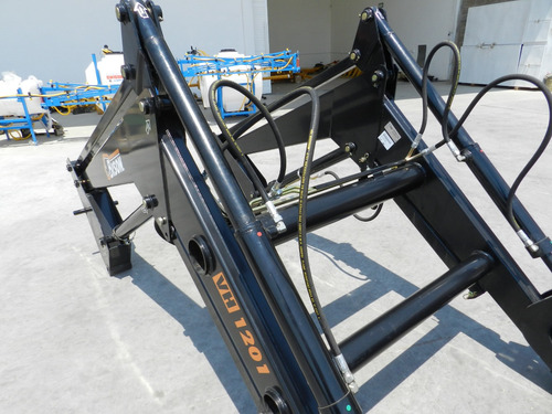 Imagen 10 de 13 de Pala Cargadora Frontal Para Tractor Marca Bison De 1200 Kg