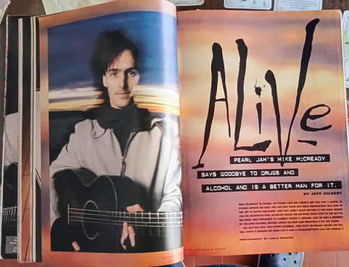 Revista Guitar World - Pearl Jam (poster) - Yes - Weezer (Usado)