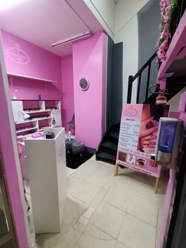 Local Dos Niveles / Uñas, Masajes Y Belleza / A Pasos Metro