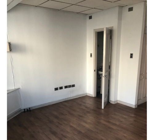 Se Vende Oficina Amplia Asolada En Calle Cochrane Valpo