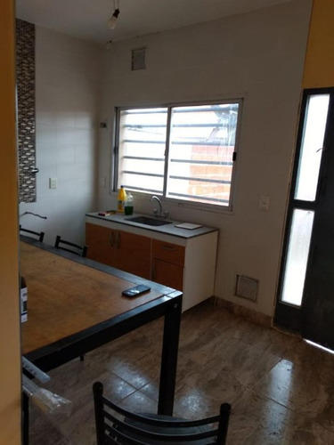 Imagen 3 de 7 de Casa En Venta Con Amplio Terreno En Castelar Sur
