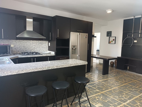 Apartamento En Res. Villa Bonita, Urb. Los Mangos. Valencia. Y.l.