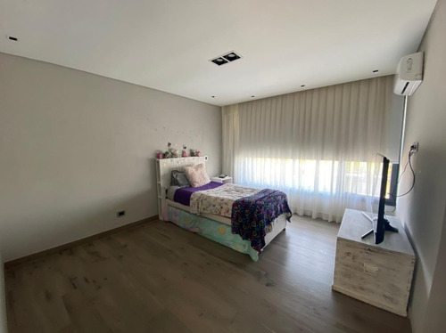 Casa En Venta Ubicado En El Yacht, Nordelta, G.b.a. Zona Norte