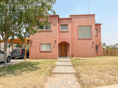 Casa En Venta En San Matias Área 3, Con Renta