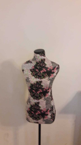 Maniqui Busto Con Copete Y Base De Madera Pintada En Negro! Negro
