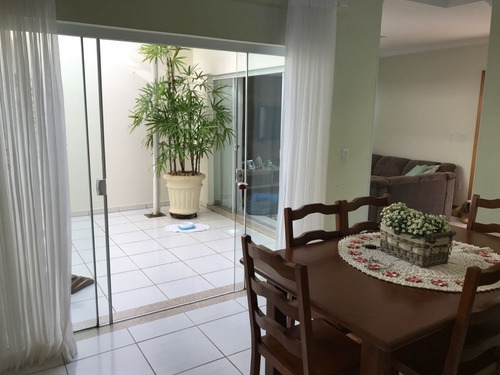 Imagem 12 de 21 de Casa Em Assis, Com 03 Dormitórios Sendo 01 Suíte Master. - 1205