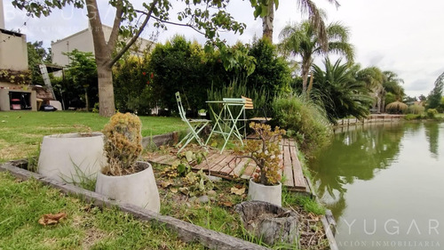 Venta / Casa En Barrio Barrancas De Santa María / Tigre