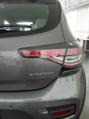 Imagem 7 de 11 de Stepway Iconic