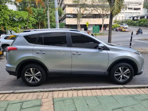 Toyota RAV4 2.0 Street