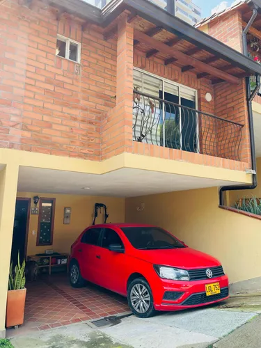Vendo Casa Unifamiliar En Envigado, Doble Parqueadero.