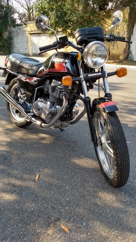 Imagem 4 de 4 de Moto Honda Cb 400 Ano 1982 Cor Preta