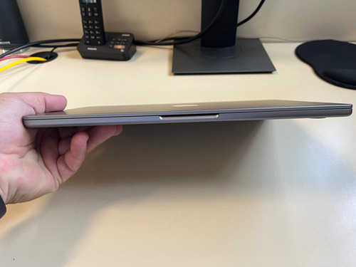 Macbook Air M2 (2022) 13.6 8/256 Gris (Usado)