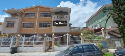 Tibisay Rojas Vende Apartoquinta En Calle Cerrada En Urbanización El Bosque   Cod. 199647