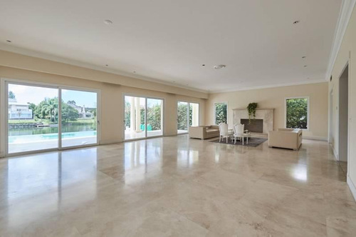 Imagen 5 de 30 de Espectacular Casa !!! De Gran Categoria En Castores Alquiler/venta
