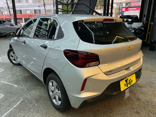 Chevrolet Onix Hatch 1.0 12V Flex 5p Mecanico 2023 Completo Baixa Km