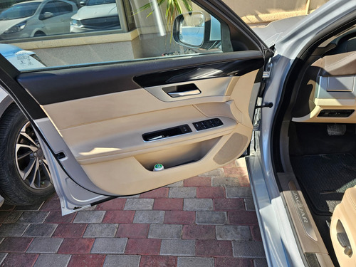 Jaguar XF 2.0 T